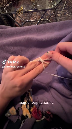 crochet snowman tutorial part 1! part 2 and 3 are posted! pattern: magic loop, chain 2. 13 dc into magic loop. slip stitch into chain 2. double crochet increase into each stitch (28 stitches total). slip stitch into chain 2. part two is the head!