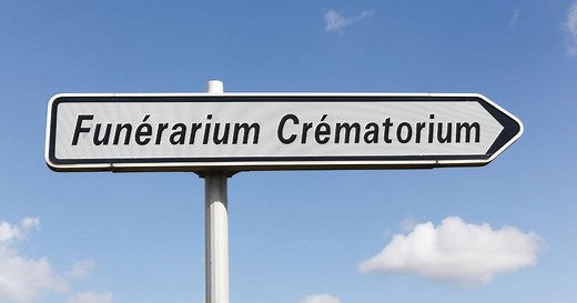 Voici ce qui arrive aux corps pendant la crémation, selon cette directrice de funérarium