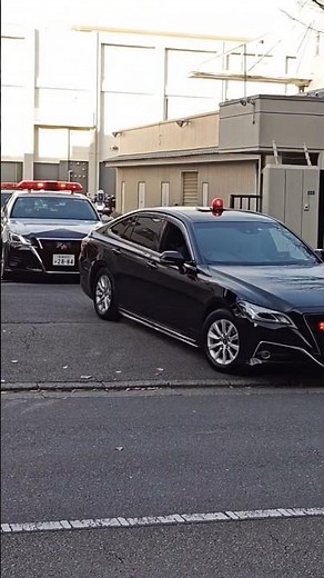 颯爽と去っていく要人警護用クラウン覆面パトカー🚨、神奈川県警察👮