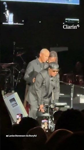 Barack y Michelle Obama aparecieron en un show de Stevie Wonder en Baltimore