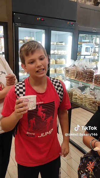#livehighlights #SweetBakery #zekollariandrea #trilece #τουρτες