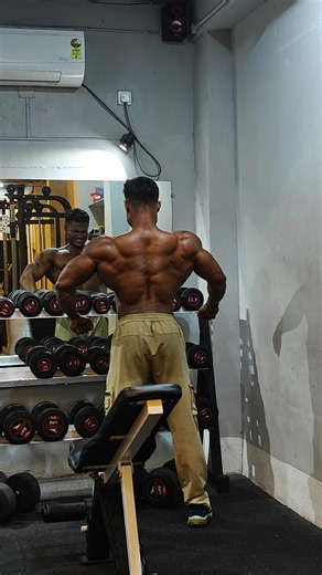 IFBB pro Anik Ghosh on Instagram: "Try this back workout variation for middle back thicknes🦋 Incline chest support barbell shrugs superset with V bar seated rowing 💯 . . #ifbbpro #roadtoolympia #motivation #mensphysique"