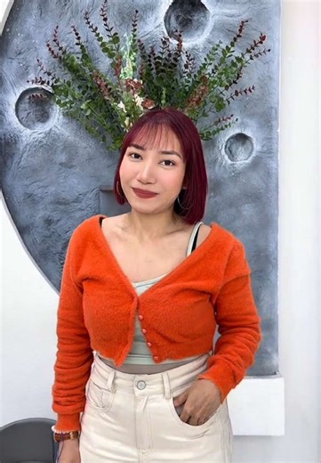 From long hair to short hair with a stunning new color — a complete hair transformation. ✨ Achieve a fresh, elegant, and confident look with our hair color and haircut services. Book your appointment today! Hairstylist : Louie #diffanysuperhairsalon #salonindubai #haircoloring #haircolorideas #uaesalon