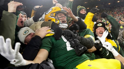 FINAL: Packers 27, Chiefs 19; highlights, score; Jordan Love shines in 'Sunday Night Football' win over Chiefs, Taylor Swift attends game