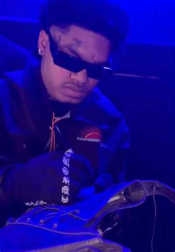 just cause ya seemed to like my rod wave purse 🙂‍↔️ #philly #nocap @NoCap