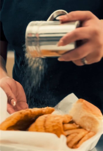 From the fryer to your tray — fresh, fast, and full of flavor. JJ Fish & Chicken is serving Houston’s favorites all day, every day. #HoustonFoodies #jjfishandchicken #fyp #houstontx #explorepage