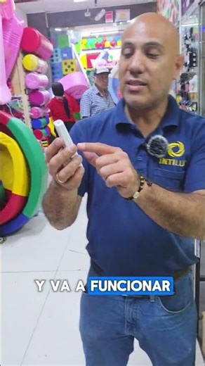 Este pastoral cuenta con una luz potente, incluye un control para programar las horas de luz.