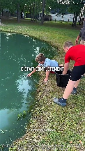 🫡Respect to this boy who caught a fish with his finger...