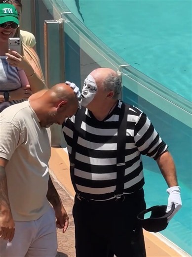 Tom the Mime Love ❤️ #tiktokgrowthchallenge #creatorgrowthchallenge #tommime #mime #tomtheseaworldmime