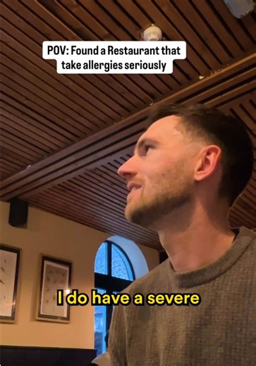 Link in bio to my allergy friendly restaurants map 🙌🏻 📍This pub was called the @narrowboatpub in Islington! I know some people might comment regarding cross contamination however this is every restaurant I ever visit. It’s up to you whether you feel they take your allergy seriously, on this occasion she also had allergies and understood how serious it was! We even spoke off camera about how good the pub is with allergies which was great to hear! When they have a personal connection with food 