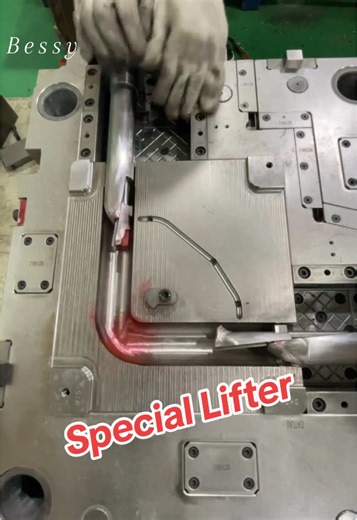 Follow Bessy and learn mold structure!!!👍🤣#injectionmold #plasticmold