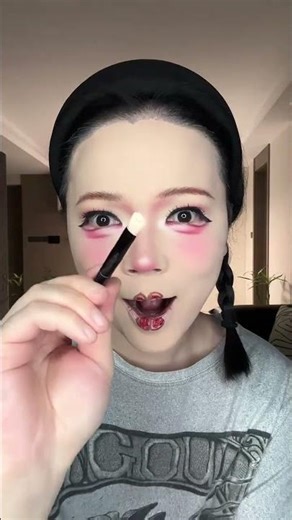 Round & Pouty Lips Makeup Tutorial - Perfect for Beginners