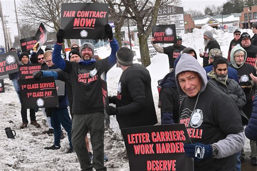 ‘Fight like hell!’: U.S. mail carrier union rallies ahead of negotiations