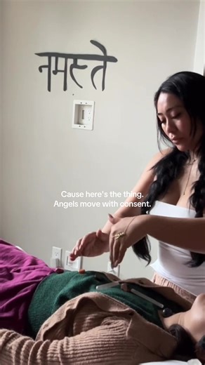 Have you ever spoken to your guardian angel? If so, what signs do they send you? Share in the comments below ⬇️🪽 #reik #energyhealing #guardianangel #angels #healingtiktok