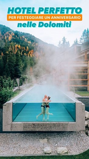Elisa & Luca ✈️ Travel - Love - Adventure on Instagram: "Chi si merita di venire qui con te? Tagga nei commenti un amicə che ama la montagna :) 📍 Se stai cercando un posto perfetto per festeggiare qualcosa di importante questo hotel a noi ha rubato il cuore. 💸 In ogni quota è compresa la super spa, l’infinitiy pool, la pensione 3/4 che prevede colazione, merenda e cena gourmet. 🧘 Non mancano le attività di yoga, cene di gala e l’aufguss (di cui Elisa è pazzamente innamorata). ⛷️ Gli impianti 