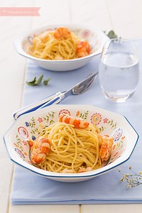Espaguetis con gambas (2 recetas FÁCILES y muy ricas) - PequeRecetas
