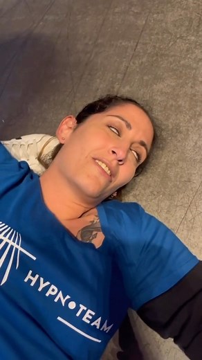 Les yeux peuvent devenir incontrôlables sous hypnose. On appelle ça un REM ! Inimitable #leshypnotiseurs #hypnose #hypnoteam #dors #insta #spectacle #therapie #happiz #bienetre #paris | Xavier Clausse