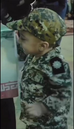 578K views · 10K reactions | ایران کا یہ پھول سا ننھا بچہ اپنے باپ کو ڈھونڈ رہا ہے لیکن اس معصوم کو کیا معلوم کہ اس کے والد نے جام شہادت نوش فرمایا ہے 凉 #highlightseveryone #highlightseveryonefollowers #iran #iranarmy #PakistanArmy #iranisraelconflict #Pakistan | Best Parachinar | Facebook