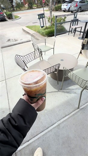 Spend an exceptionally jet lagged morning with me 😴✈️ #morningroutine #morningvlog #morninginmylife #lifeabroad #houstoncreator