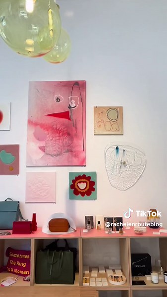 A DAY IN MY LIFE AS AN AMERICAN IN PRAGUE 🇺🇸🌿👟🥪🎾🗼 Two months left in Prague! I took advantage of this perfect spring day and enjoyed Kinsky Garden located in Smíchov🌷 For lunch, I devoured a delicious roast beef sandwich at my favorite cafe in Smíchov: Kavárna co hledá jméno (aka “cafe looking for a name”) 🥪☕️ Then it was back to Petřín to climb the tower 🗼If you have a 24 hour, 72 hour, monthly or annual transportation pass, the cable car/funicular is completely free! 🚠 Additionally 