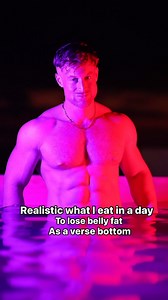 Tim James | Fat Loss Coach for 🏳️‍🌈 Men on Instagram: "What I eat to lose fat as a verse bottom bodybuilder 👇 The term 'bttm bodybuilder' isn't about announcing my preferences. It's a way to emphasize the importance of diet in the context of bodybuilding. As a bodybuilder I focus on nutrition for muscle growth, and as verse bttm, I prioritize foods that are easy to digest and high in fiber. This helps reduce gas, bloating, and gastrointestinal distress, ensuring a more pleasurable experience 