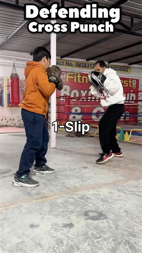 Defend cross punch #boxing #boxingworkout #boxingtraining #combatsports #mma #ufc