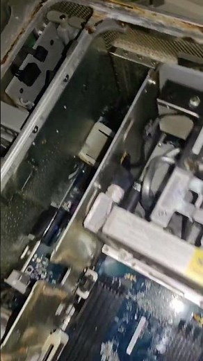 POWER MAC G5 UNCOVERED DAMAGED WITH LIQUID COOLING SYSTEM