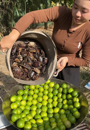 Quick & Delicious Lemon Crab Recipe #tiktokfood #HomeCooking #FoodTok | Crab Recipes