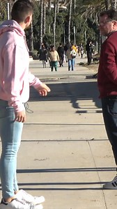 80K views · 338 reactions | PREGUNTO A GENTE POR SU TALLA CON UNOS ZAPATOS GIGANTES TALLA 65! #giant #sneakers #broma #zapatillas #gigante #prank #humor #didacribot #omg #skills #fyp #foryou #trends #trending | Didac Ribot | Facebook