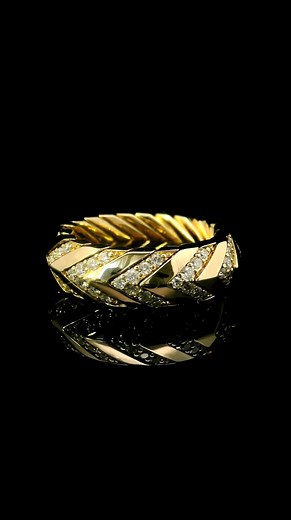 GemLightbox | Jewelry photography and videos | Struggling to capture perfect jewelry photos? Not anymore 📸 GemCam requires zero set-up, just plug and play with auto-focus. Take perfect... | Instagram