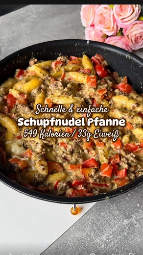 Zum Rezept ⬇️ Schupfnudel Pfanne ✨ schnell gemacht ✨ High Protein ✨ sehr lecker 😋 Pro Portion (Rezept ergibt 4) : 549 Kalorien 33g Eiweiss | 46g Kohlenhydrate | 24g Fett Zutaten für 4 Portionen: • Ölspray* • 400g Rinderhackfleisch • 500g Schupfnudeln • 300g Paprika • 190g Milkana Light (Schmelzkäse) • 30g Creme leicht • More Spices Kräutersalz* (Oder andere Kräuter Gewürze) • Pfeffer • 20g Streukäse Light * mit dem Code „MPM“ spart ihr immer maximal bei @morenutrition.de ✨Werbung Zubereitung: 1