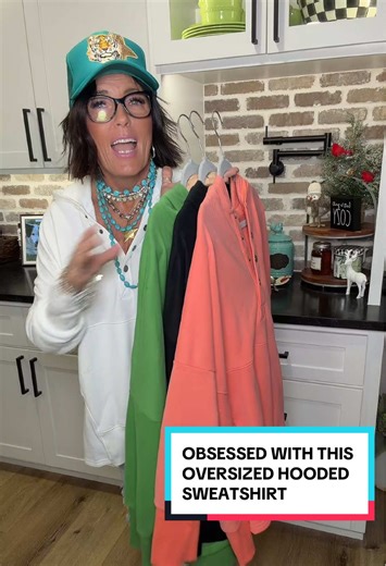 Cozy Oversized Hooded Sweatshirt: A Must-Have