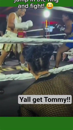 Tommy Lee tries to enter the ring and help Chrisean! 😆 🤣 😂 #exploremore #chriseanrock #boxing #fypシ
