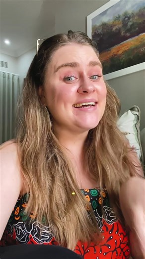 Si quieres sonar más natural y fluido frente a un nativo, estas frases te van a ayudar muchísimo ✨ 🗣️ “No worries!” Una forma más relajada y auténtica de responder cuando alguien te agradece. 🗣️ “I’m down.” Perfecta para decir que estás de acuerdo o que te apuntas a un plan. 🗣️ “Sounds good.” Mucho más natural que un simple “okay” cuando estás confirmando algo. | Dynamic English