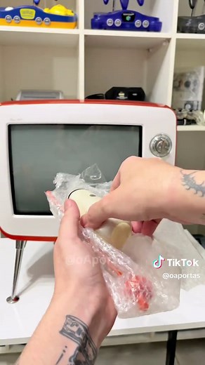 Unboxing LG Retro TV: A Nostalgic Gaming Experience