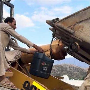 Caterpillar hydraulic repairing with limited tools #caterpillar #repairing #shorts