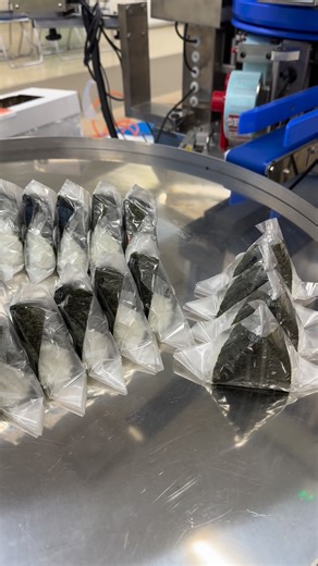 株式会社SUMESHI／公式アカウント on Instagram: "This is the true power of the “onigiri robot”— Suzumo’s machine that rapidly and consistently produces Japan’s iconic soul food, onigiri, for the world! ⁡ ▼Sushi Restaurant Search App “SUMESHI” -——————— From over 1,400 days of continuous sushi exploration across Japan, “Sushi Salaryman” has documented and curated top sushi restaurants — and the initial release of the app features 120 carefully selected shops in Tokyo. ⁡ ・Access via the link in our profile ・Sear