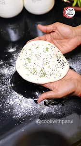 बिना तंदूर, बिना ओवन – तवे पर बना नरम और मसालेदार आलू कुलचा! हर निवाले में स्वाद का धमाका 😋✨ #CookWithParul #TawaKulcha #AlooStuffedKulcha #IndianBreadRecipe #DesiSwad | Cook With Parul