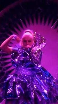 Xtina served 🔥 Your Body live in Dublin 💗 #TheXTour