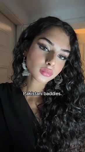 Exploring the Beauty of Pakistani Girls