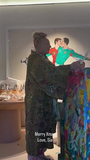 Sia delivers a flawless performance of “Candy Cane Lane“ from her home 🤩 #sia #fyp #snowman #christmas