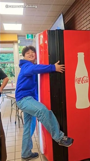 Coca-Cola Magic Vending Machine! 🥤