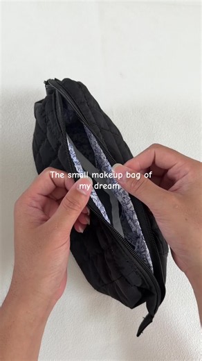 The perfect small makeup bag of my dream for every day! #pouch #makeupbag #travelbag #toiletrybag #cosmeticbag