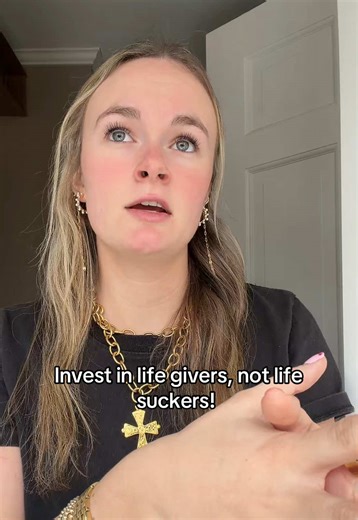 My golden rule right now!! Even though it’s so hard for me 😅 you can still be a kind person while protecting your joy !!! #advice #friendships #positivity #peoplepleaser