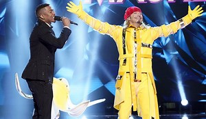 Bret Michaels flashback: 10 years before ‘The Masked Singer’ Banana elimination, he won ‘Celebrity Apprentice’ despite injury [WATCH]