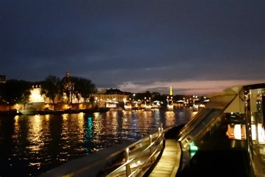 ○ on Instagram: "Ducasse sur Seine 🚢🇫🇷 アラン・デュカスが手掛けるディナークルーズ…🌙🍽️ 2時間かけてセーヌ川を一周✨ ずっとやりたかったことの一つです♡ 雨上がりのエッフェル塔に虹がかかって幸せな気持ちになりました(*´-`) 雨の日を天気が悪いと最初に言った人は罪深い…"