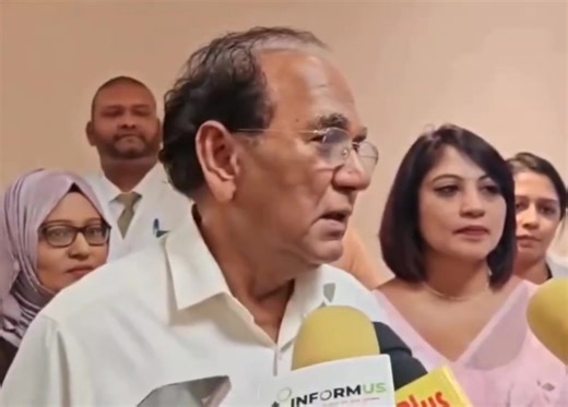 ⭕️ Lancement de la hotline 146 dédiée aux doléances des patients hospitalisés Le ministère de la Santé a officiellement mis en service une nouvelle ligne téléphonique, le 146, destinée à recueillir les doléances et préoccupations des patients dans les établissements hospitaliers du pays. La cérémonie de lancement s’est déroulée en présence du ministre de la Santé, Anil Bachoo, et de la Junior Minister Anishta Babooram. Déjà opérationnelle, cette hotline fonctionne 24 heures sur 24 et 7 jours sur