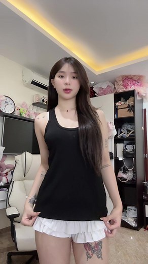 Cô gái nhảy đẹp trên bar cùng Linh Thỏ