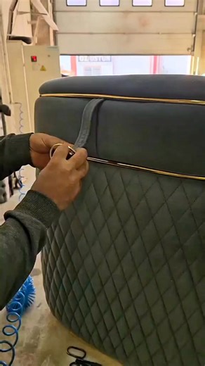 28K views · 147 reactions | Andhika Gudang Oscar (0895327036461) Ecer & Grosir Bahan Jok & Sofa Harga Terjangkau #Lotus #lexdaytona #OscarNappa #oscarjeruk #oscarmyo #bahanoscar #bahanjok #kulitsintetis #jokmotor #jokmobil #sofa #furniture #designjok #designsofa #designfurniture #kulitjok #kulitjokmobil #upholstery #tutorial #sofatutorial #sofadesign #seatcover #furnituredesign #sofadesign #andhikagudangoscar #bahanoscarkiloan #customefurniture | Yanwar Abu Ahmad | Facebook