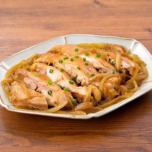 フライパン1つで簡単！ とろとろ玉ねぎの鶏もも煮のレシピ動画・作り方 | デリッシュキッチン